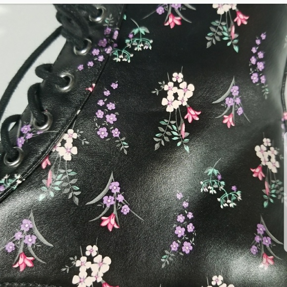 SOLD 🚫 ON MERCARI Combat Platform Lace Up Boots - Picture 4 of 8